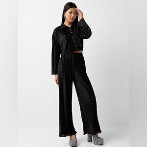 Black Wavy-Pleats Straight Leg Pants